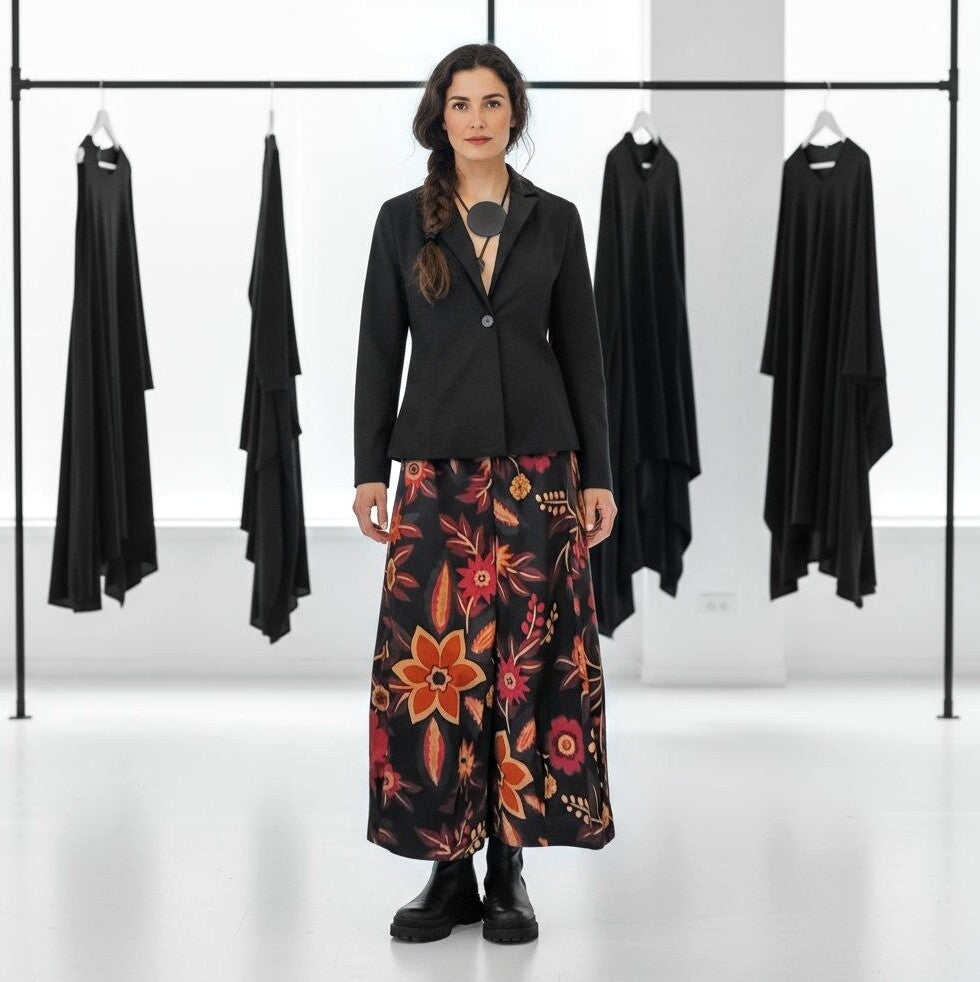 kurzer Blazer mit Kragen in schwarz