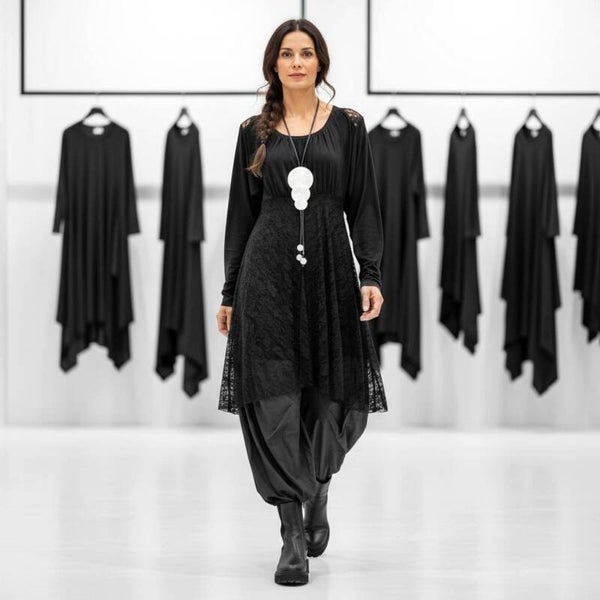 Kleid - Tunika mit edler Spitze kombiniert in schwarz