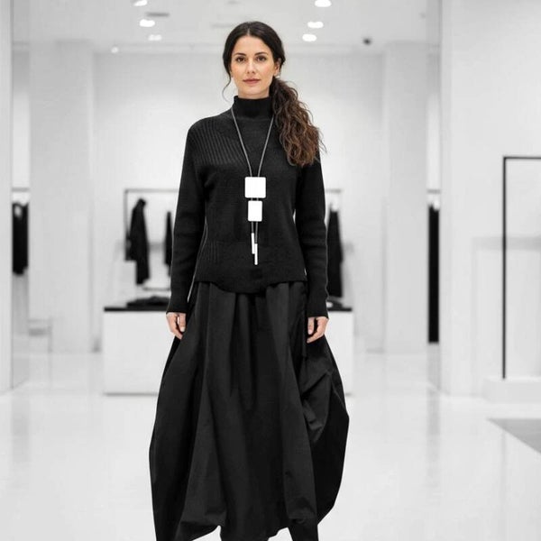 extravaganter Strick-Pulli "Mio" figurbetont und gecrashed in schwarz