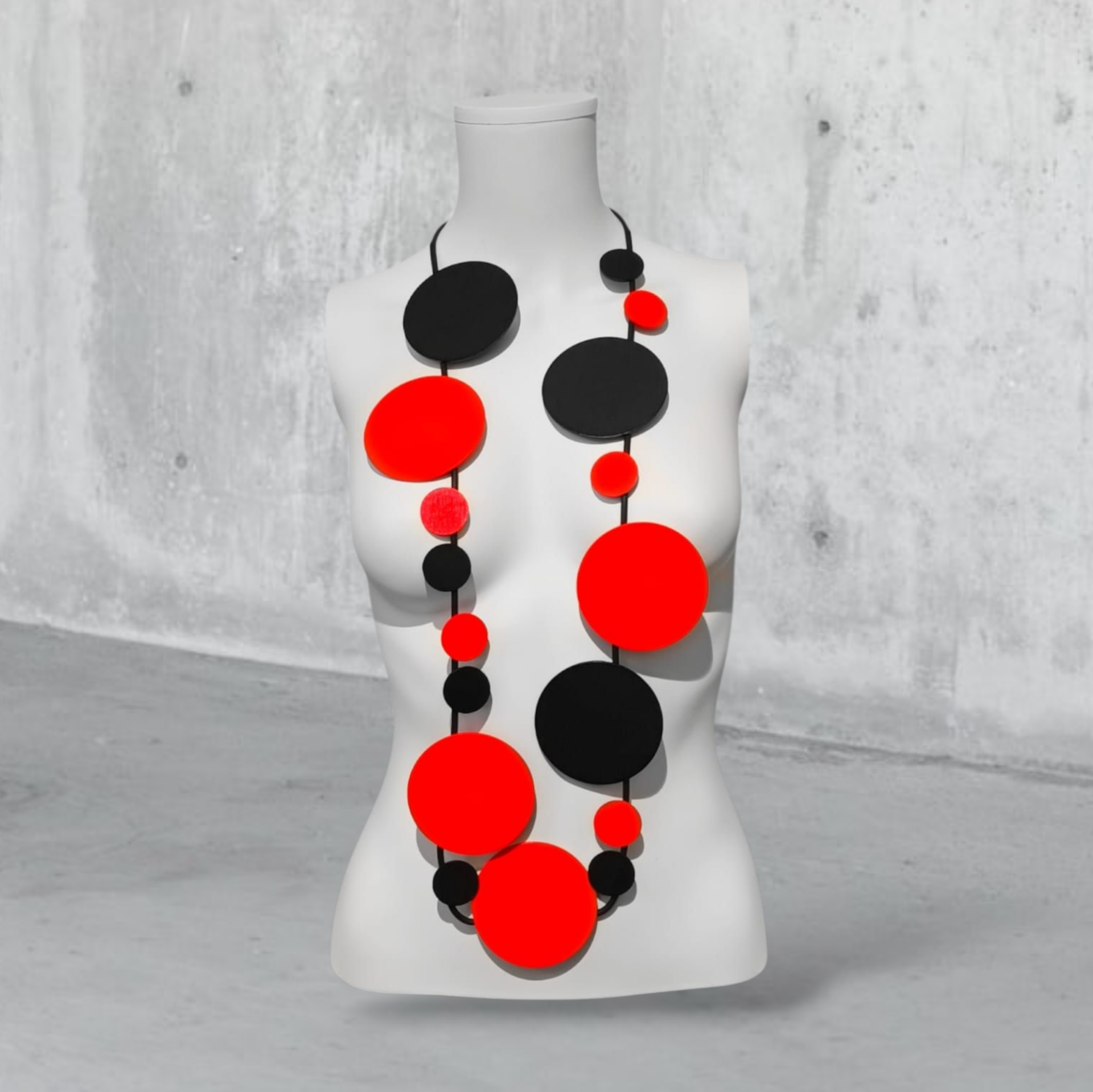 stylishe "rubber" Kette mit Elementen aus Holz