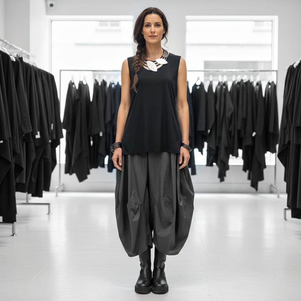 Basic Top mit seitlichen Schlitzen in schwarz