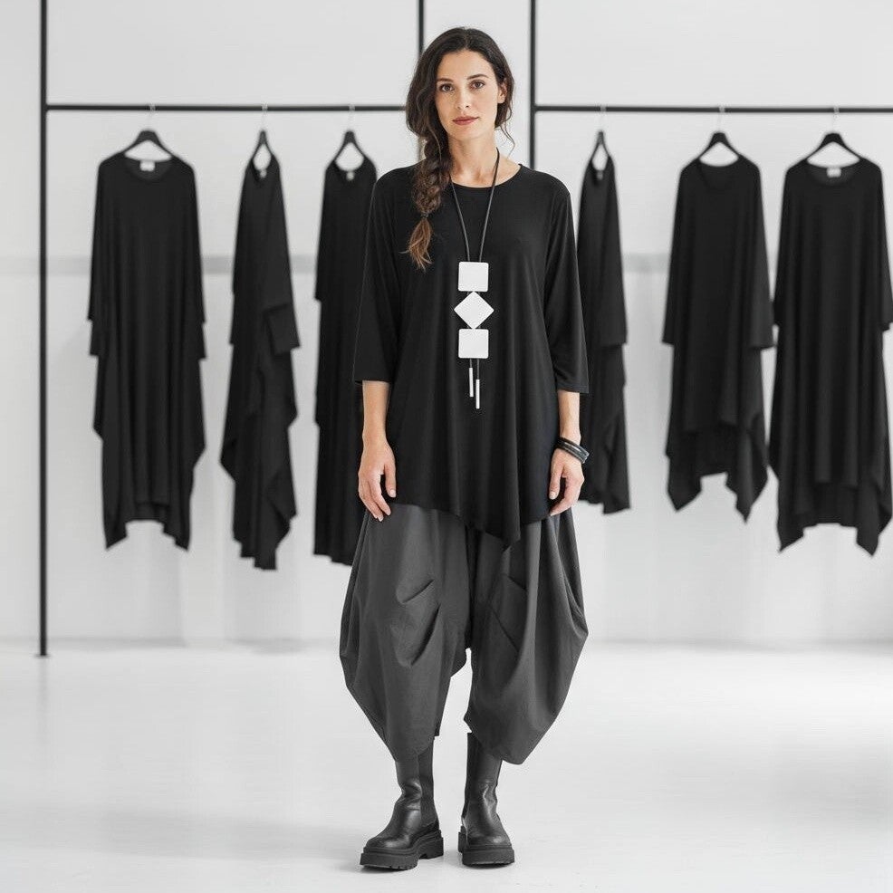 Oberteil in A-Linie mit asymetrischem Verlauf in schwarz