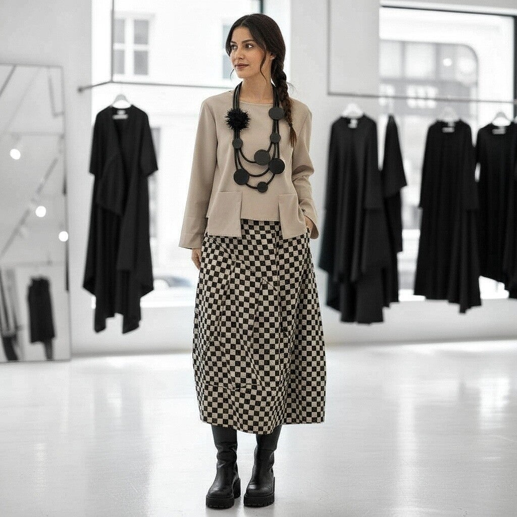 kurzes Oberteil mit pfiffigen Ziertaschen im Vorderbereich in sandfarben