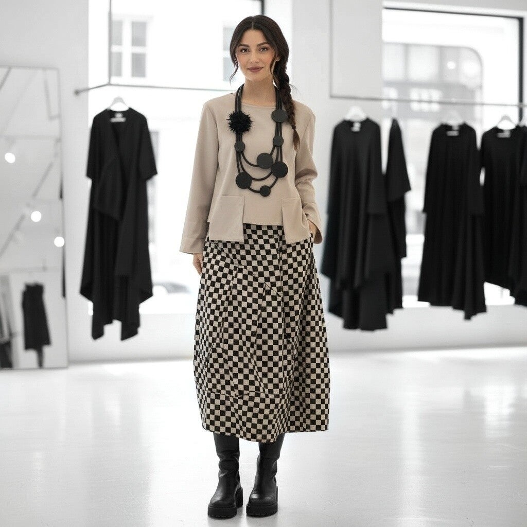 Rock mit Gummibund in modischer Tulpenform in schwarz-sand kariert