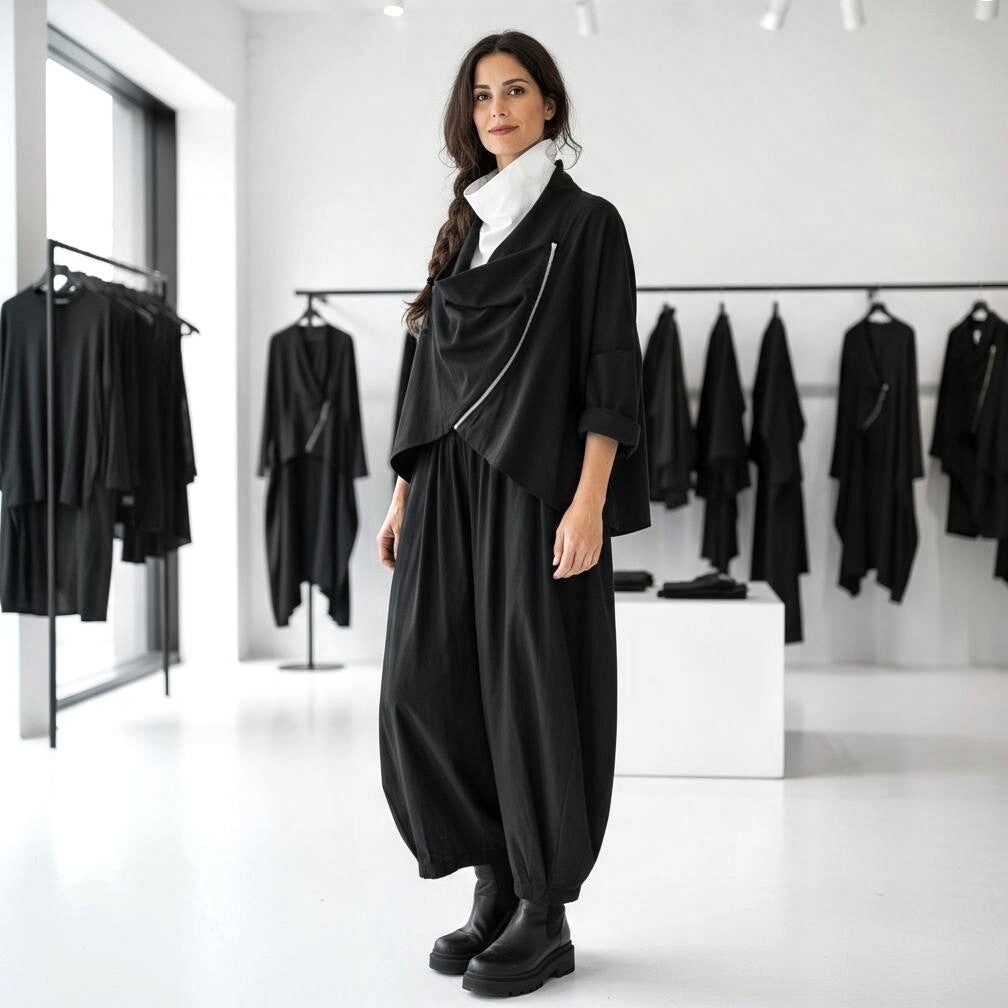 kurze Jacke mit schrägem Reissverschluss in schwarz