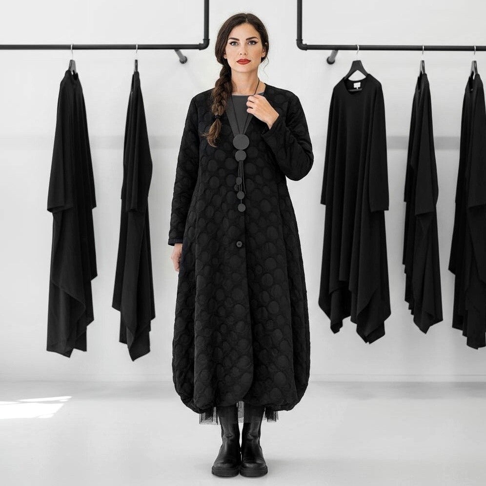 Indoor Mantel aus strukturiertem Material in schwarz-schwarz