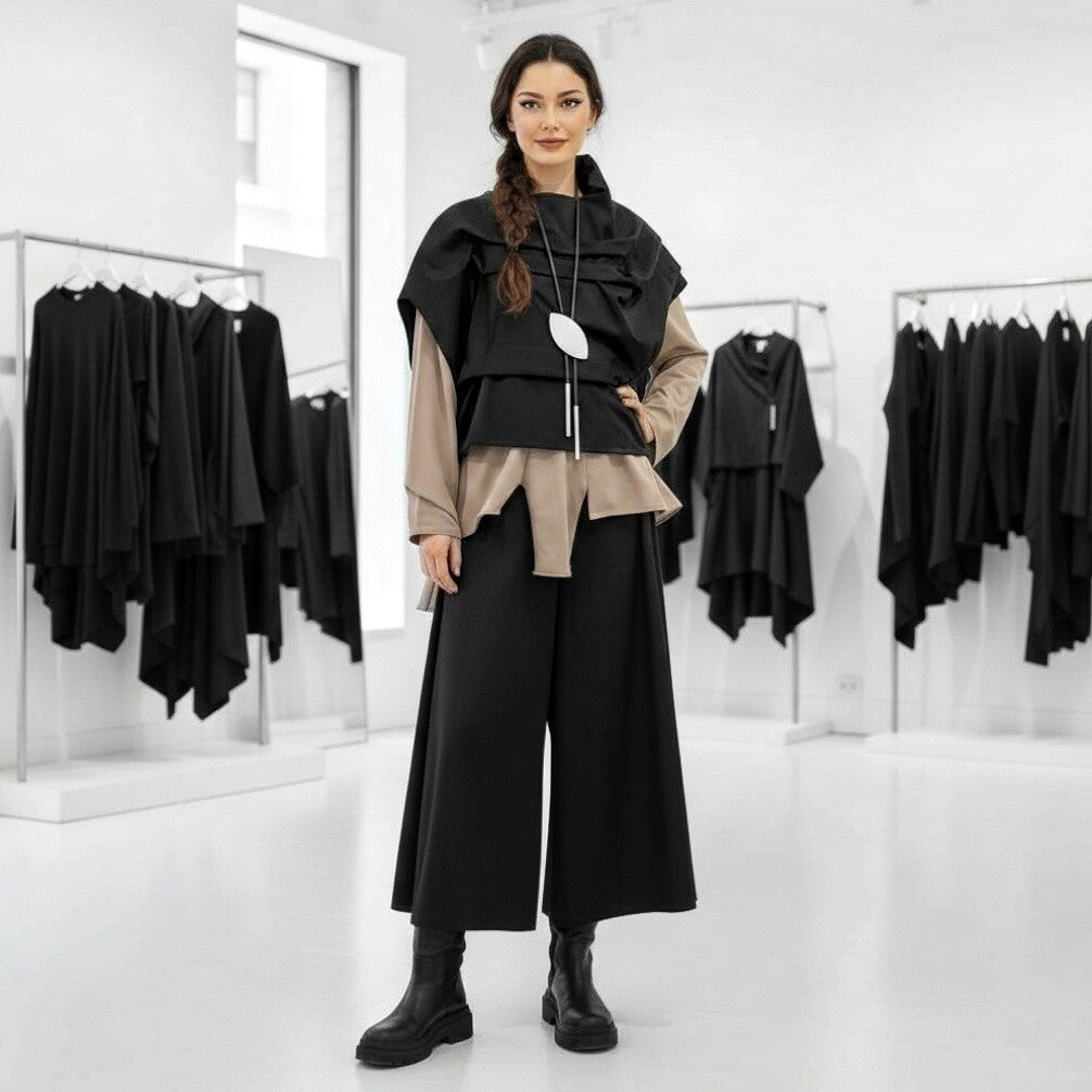 stylishe Weste/ Überwurf mit effektvollen Falten in schwarz