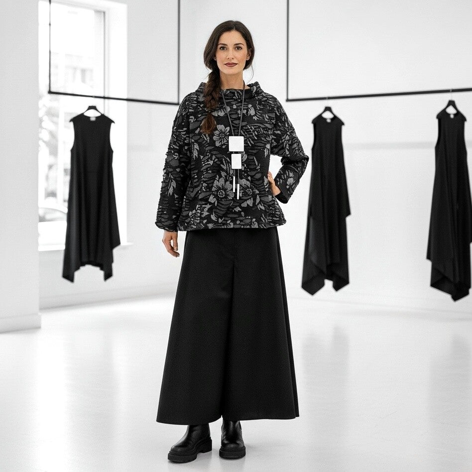 strukturiertes Oberteil mit halsfernem Stehkragen in schwarz-grau gemustert