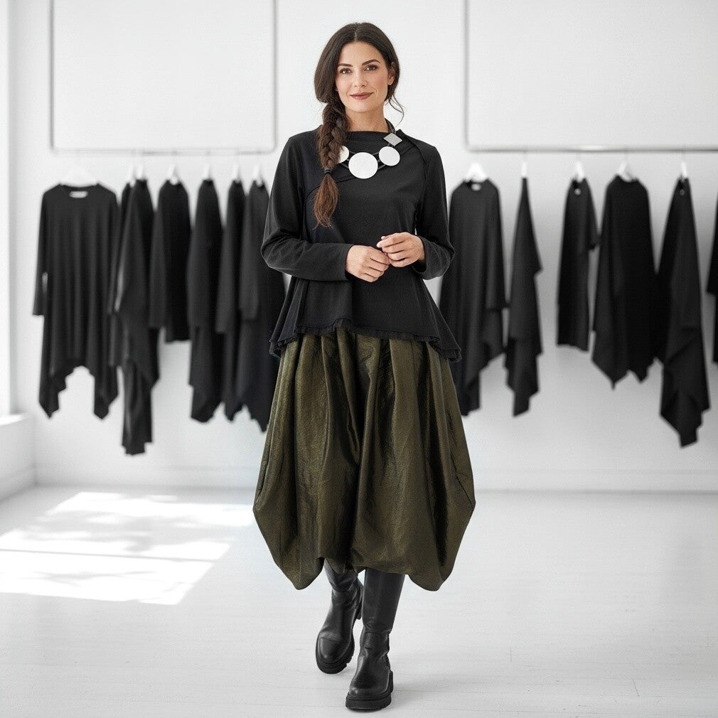 stylishes Oberteil in A-Linie mit zipfeligem Verlauf in schwarz