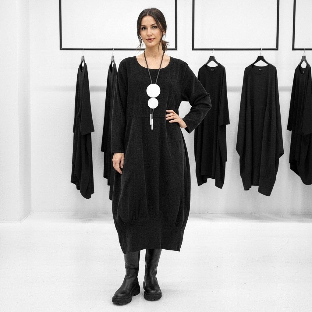 Kleid aus Feinkord in modischer Tulpenform in schwarz