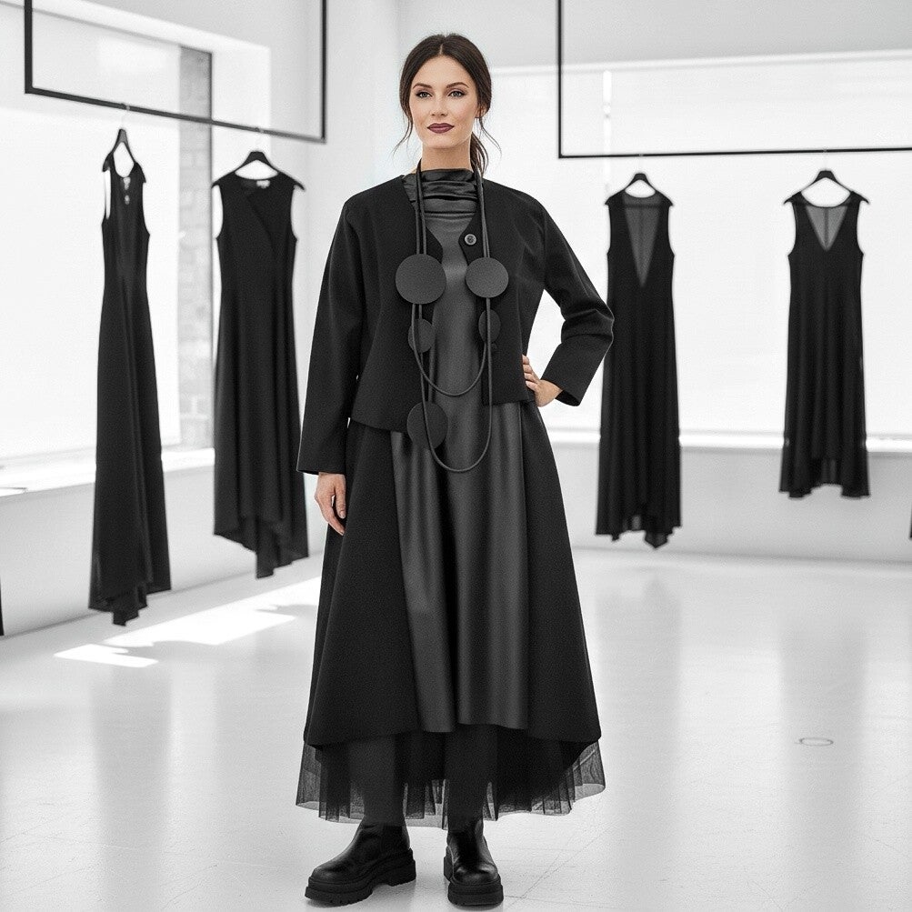 kurzes Jäckchen im Bolero Stil in schwarz