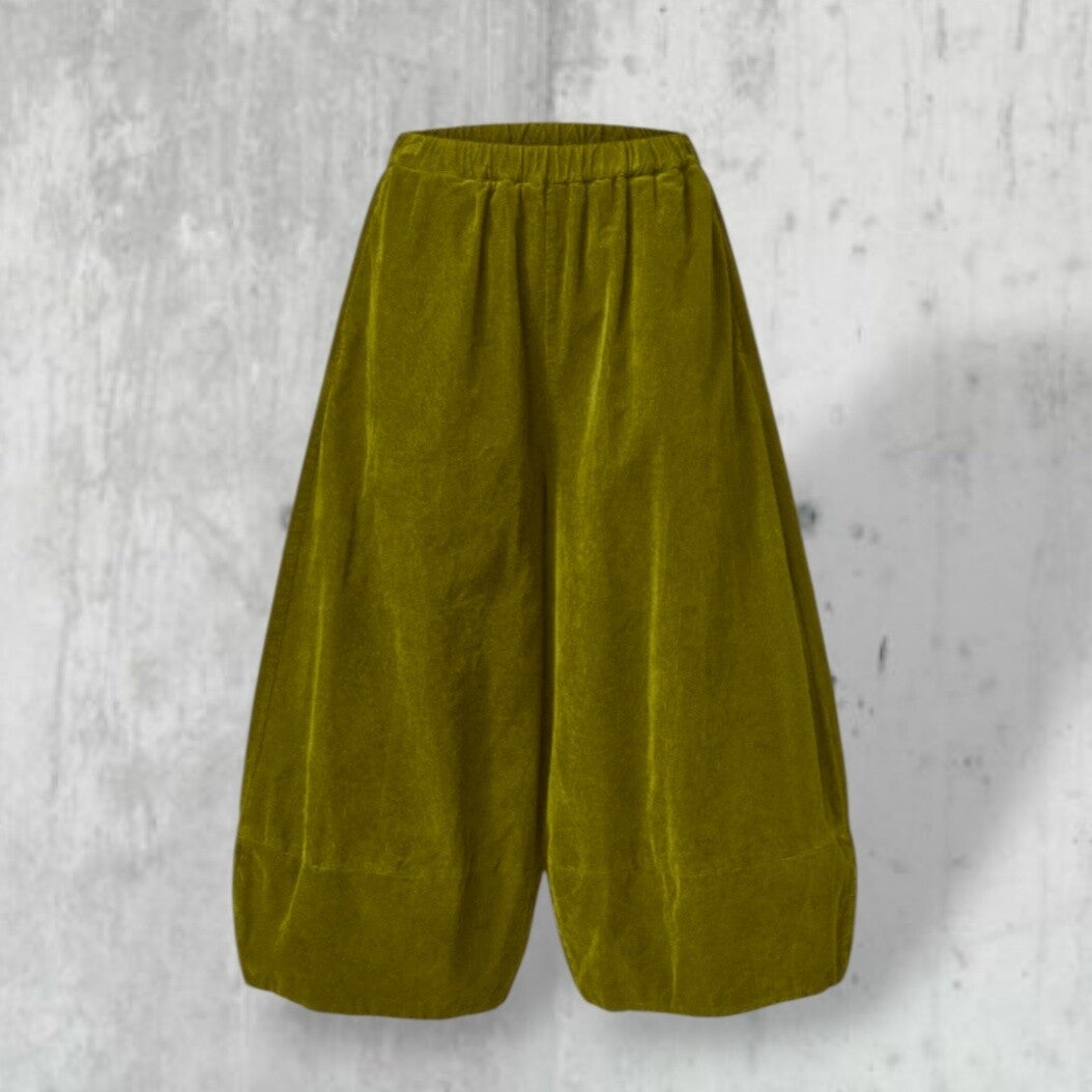 Feinkord-Hose in Tulpenform mit Gummibund und Eingrifftaschen in pistazie