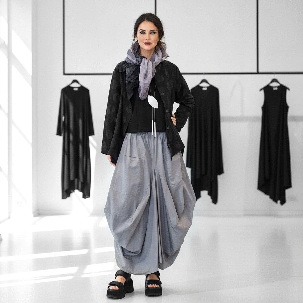 Baumwoll Jacke mit Raffbändchen und schwarzen Punkten