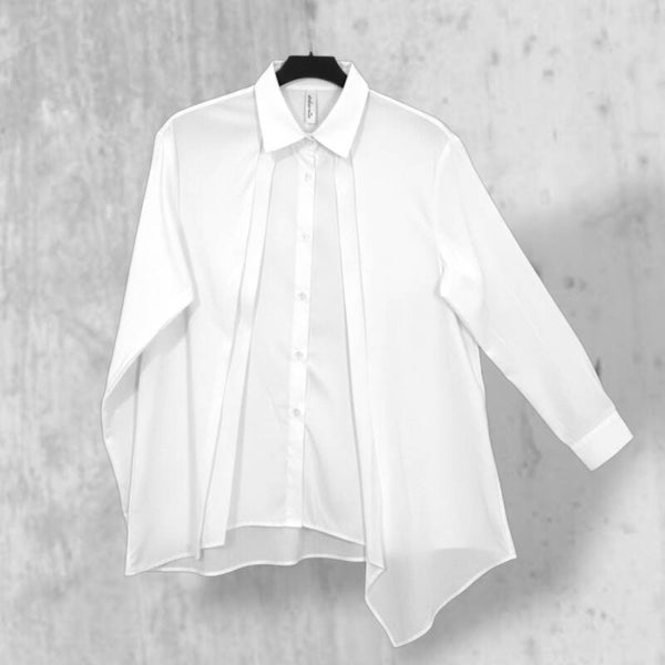 NEU  Bluse mit asymetrischem Verlauf und effektvollen in weiß
