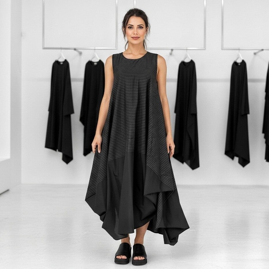 extravagantes Kleid im Avantgarde Style in topaktuellen Streifen-Look