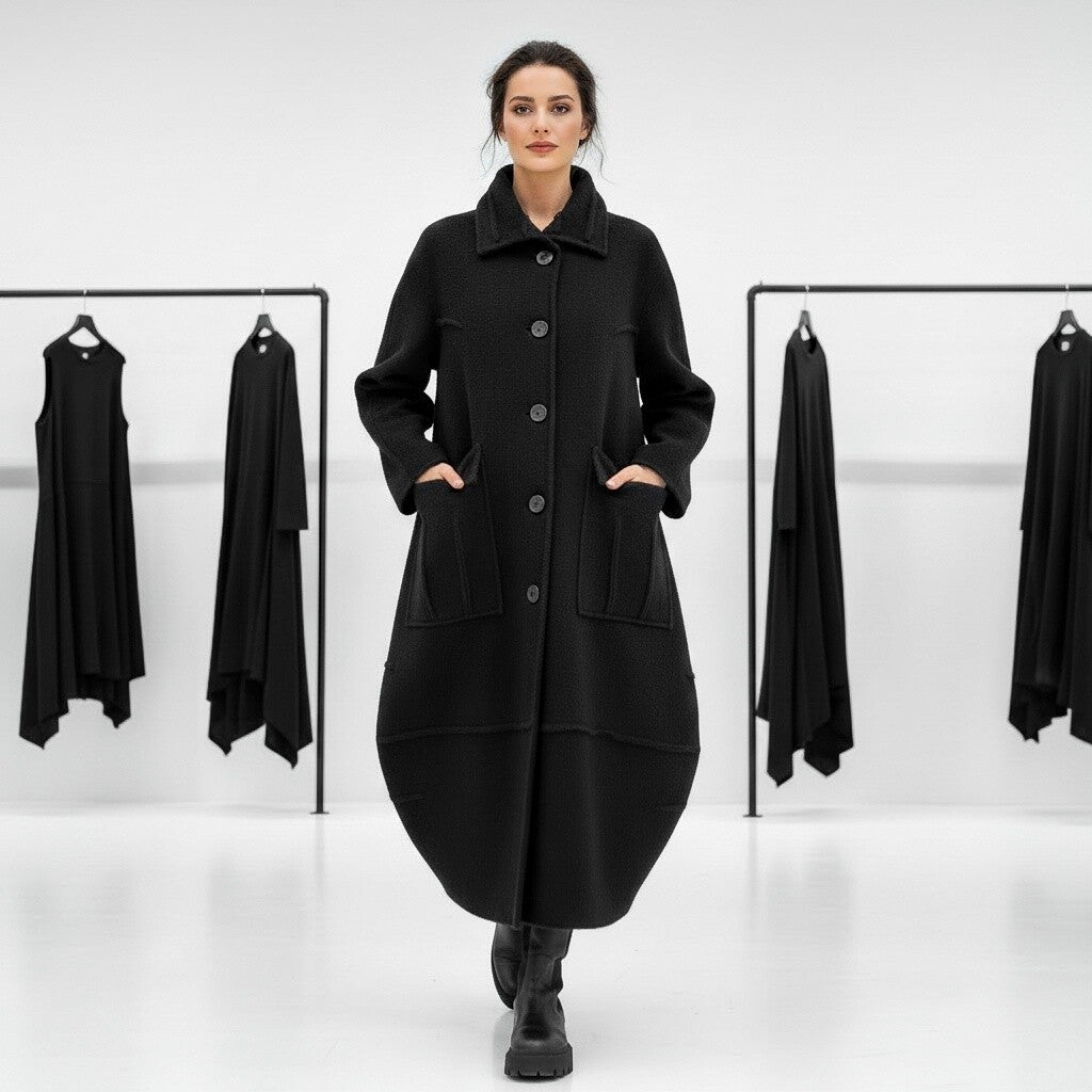 Winter Mantel in modischer Tulpenform mit leichtem Innenfutter in schwarz