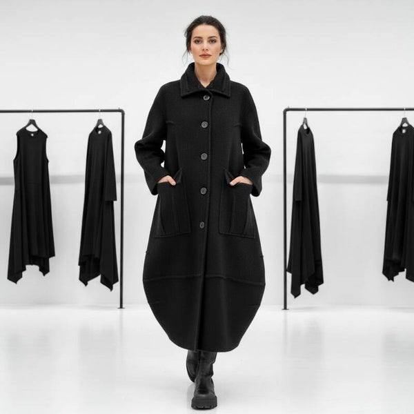 Winter Mantel in modischer Tulpenform mit leichtem Innenfutter in schwarz