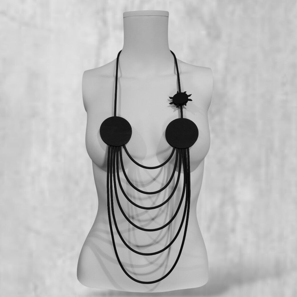 stylishe "rubber" Kette mit Elementen aus Holz