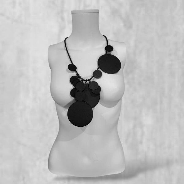 stylishe "rubber" Kette mit Elementen aus Holz