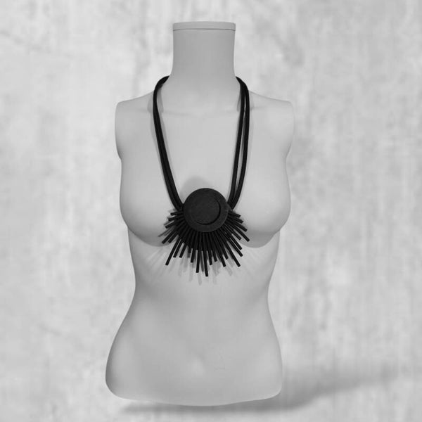 stylishe "rubber" Kette mit Elementen aus Holz