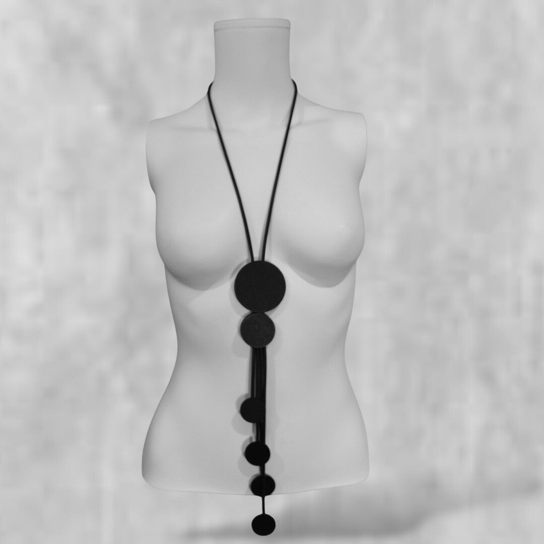 stylishe "rubber" Kette mit Elementen aus Holz