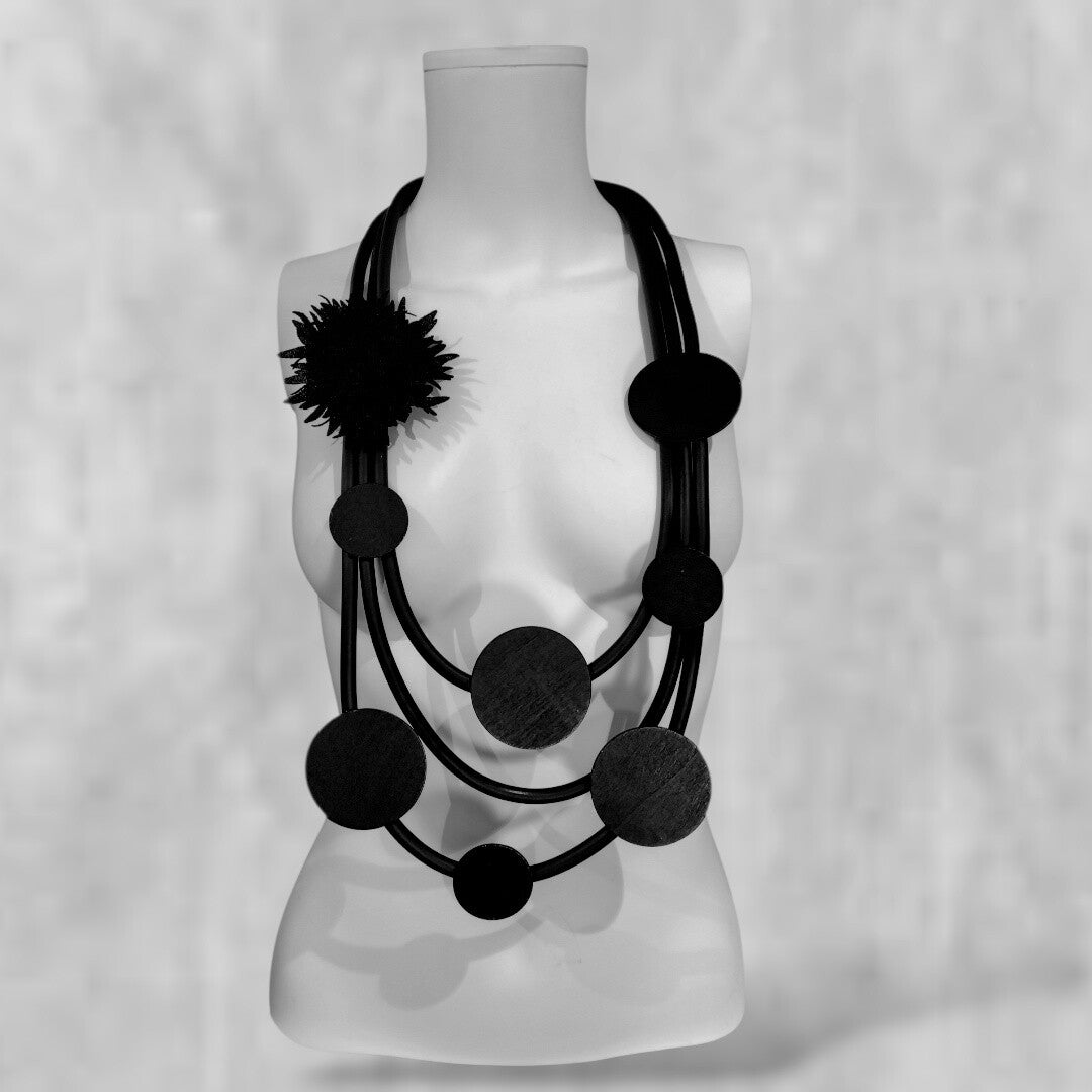 stylishe "rubber" Kette mit Elementen aus Holz