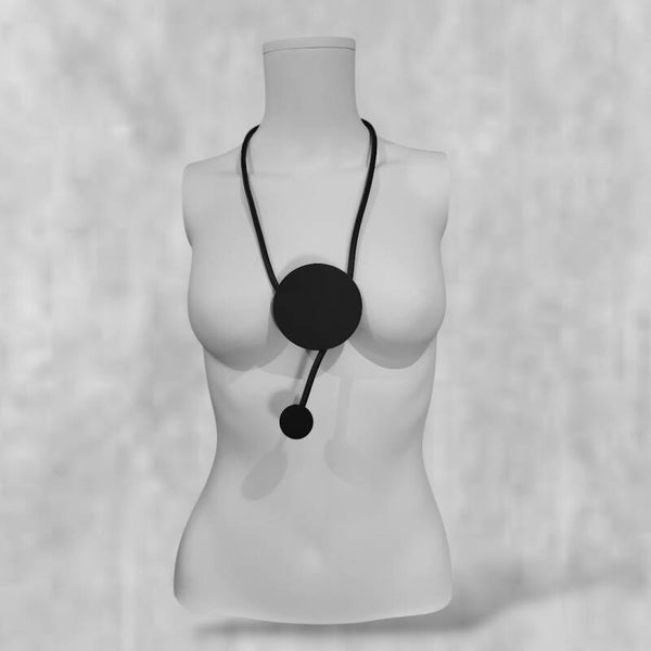 stylishe "rubber" Kette mit Elementen aus Holz