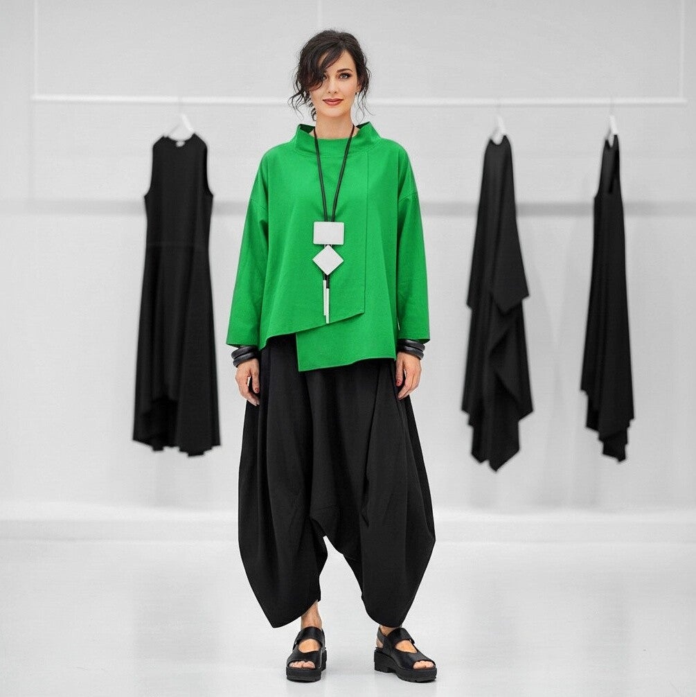 apartes Oberteil mit halsfernem Stehkragen in grasgrün