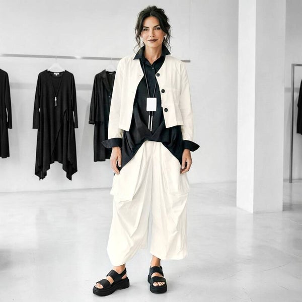 extravagante Hose mit großen Taschen in hellem ecrú