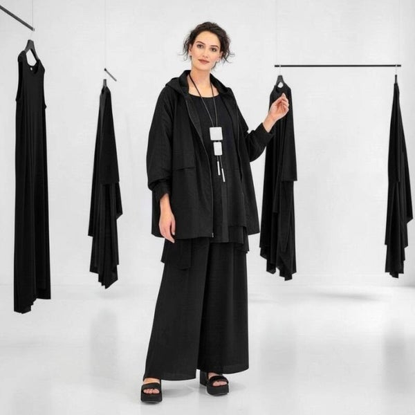 mittellange Jacke mit leichtem Innenfutter, Tasche und Kapuze in schwarz