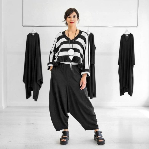 extra weiter Pulli mit V-Ausschnitt in schwarz weiß gestreift