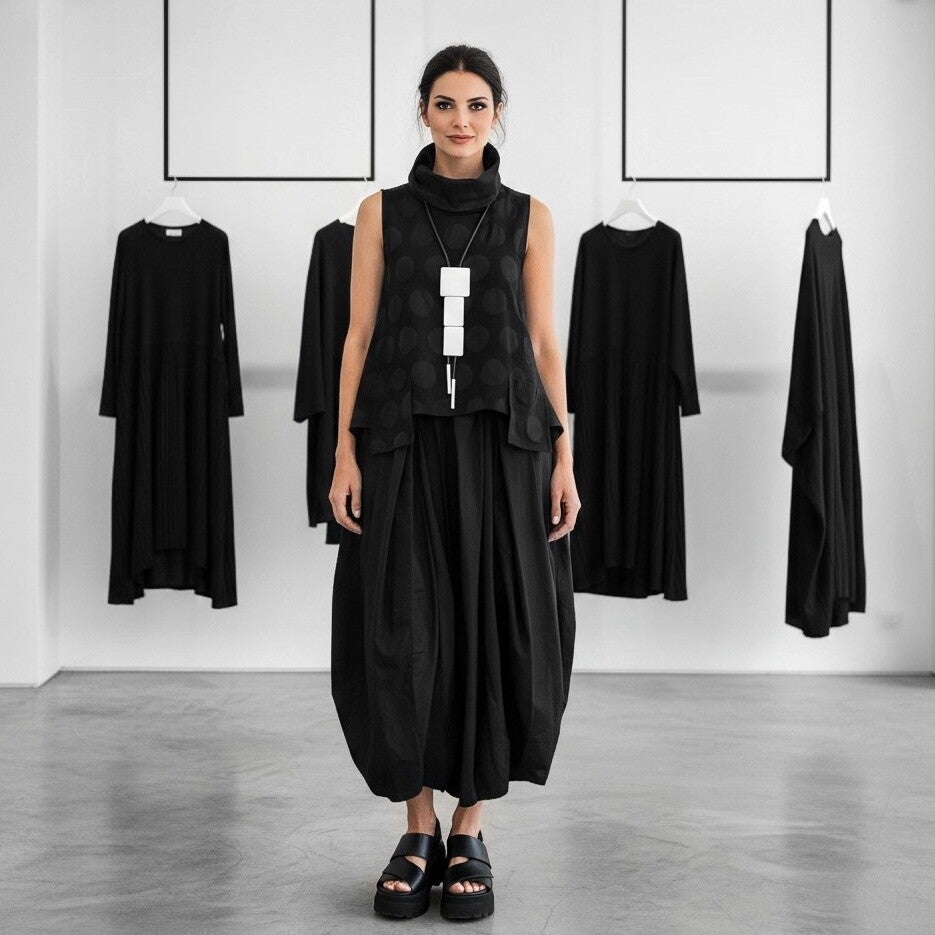 Top mit Ziertäschchen und Kragen in schwarz