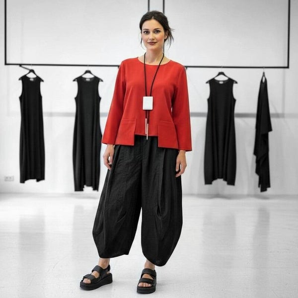 kurzes Oberteil mit pfiffigen Ziertaschen im Vorderbereich in rot