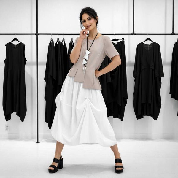 pfiffiges Oberteil mit raffinierten Akzenten in sandfarben