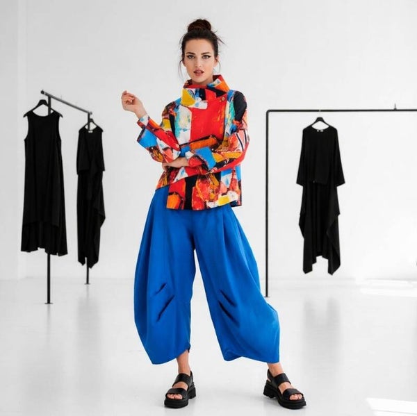 extravagante Jacke "Ikuto" mit Stehkragen und seitlichem Knopf in multicolour-rot