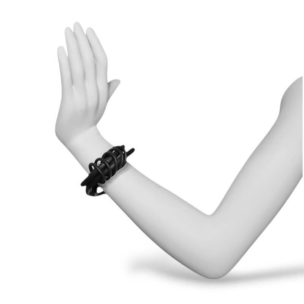 stylishes "rubber" Armband ist schwarz
