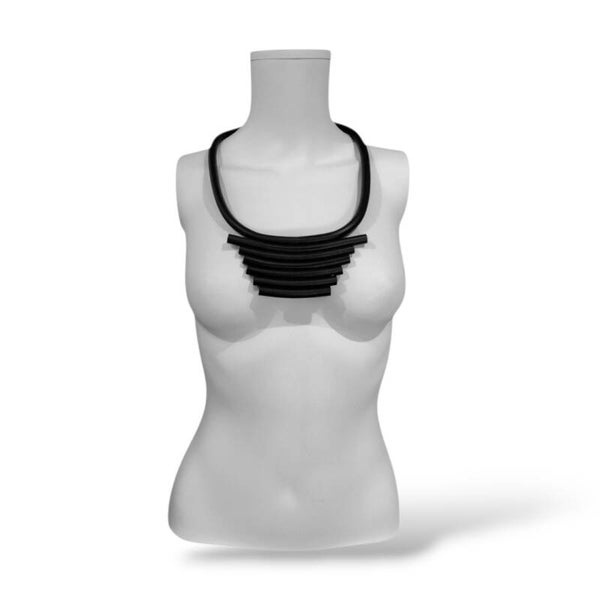stylishe kurze "rubber" Kette in schwarz