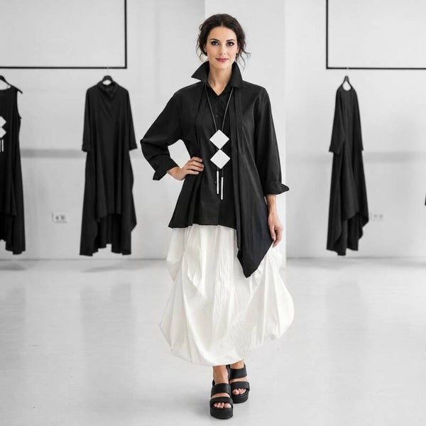 asymmetrische Bluse mit effektvollen Biesen in schwarz