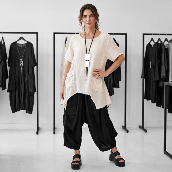 Leinen Oberteil "Toga" in A-Linie und effektvollen Taschen in sandfarben