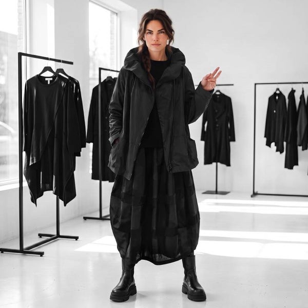 edle Winterjacke von "Hopsack" mit Fleece-Innenfutter und formschöner Kapuze in schwarz