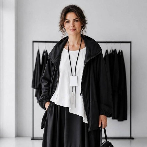 Oversized-Jacke mit leichtem Innenfutter und Stehkragen aus Memory Taft in schwarz