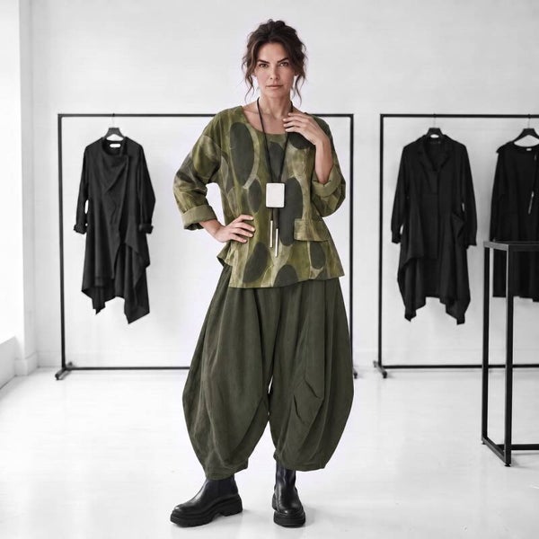 Feinkord Hose "Yuki" mit Gummibund und Eingrifftaschen in dunkel oliv