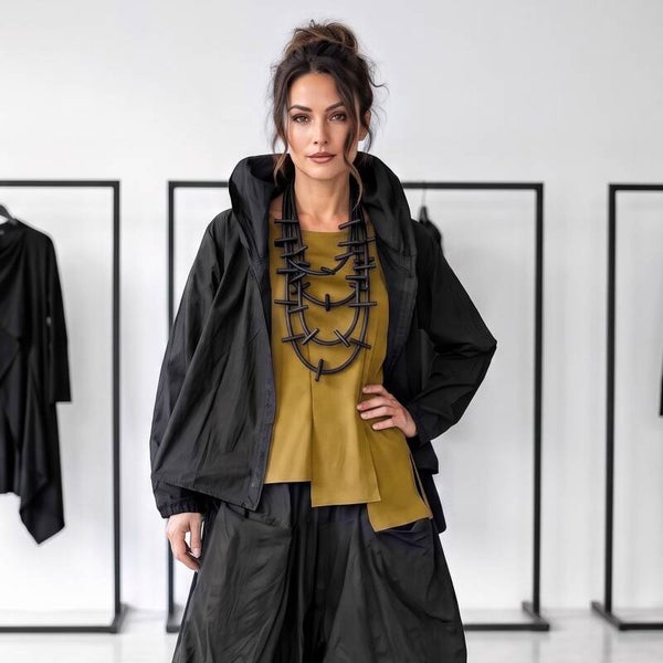 Baumwoll Blusenjacke "moonshine" mit Zipfelkapuze in schwarz