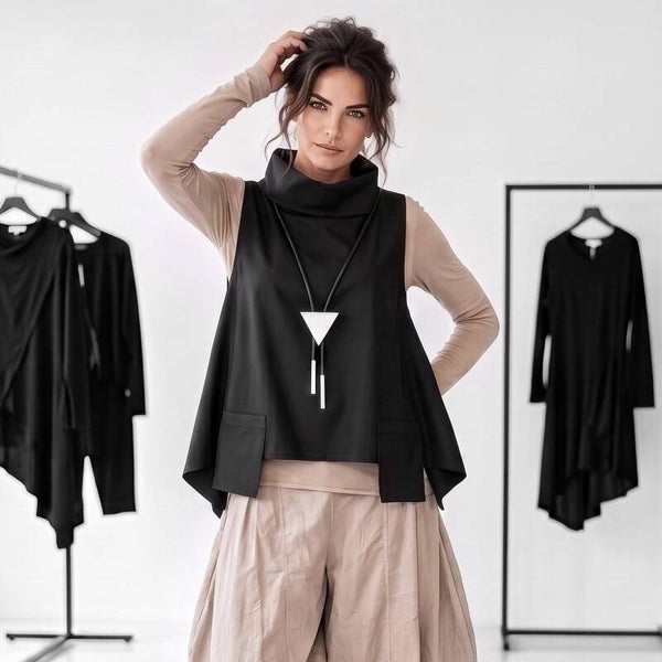 Weste mit kleinem Kragen und Ziertäschchen in schwarz