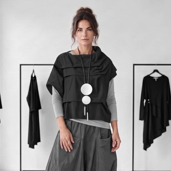 stylishe Weste mit effektvollen Falten in schwarz