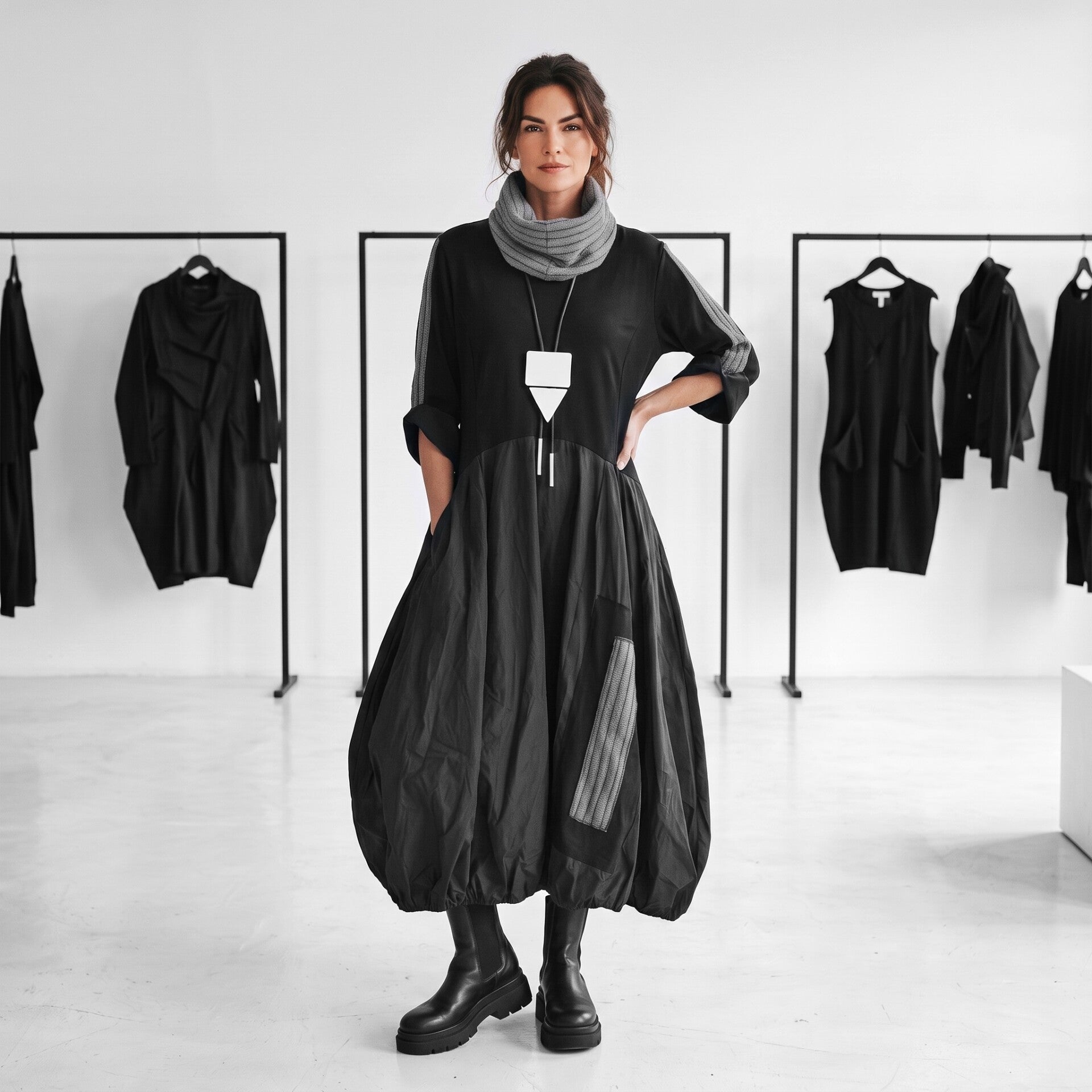 extravagantes Kleid in bauschiger Tulpenform mit effektvollen Ansätzen aus Memory Taft