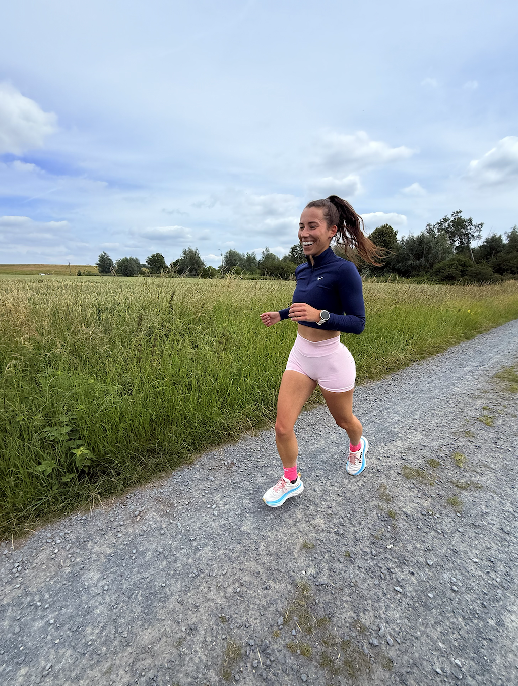 Kinesitherapeut Jana Bockstaele van PERFORMAX tijdens een hardloopevenement