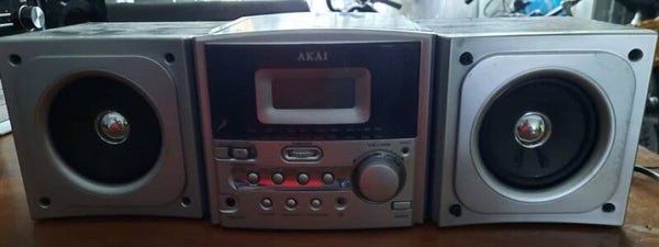 AKAI FM