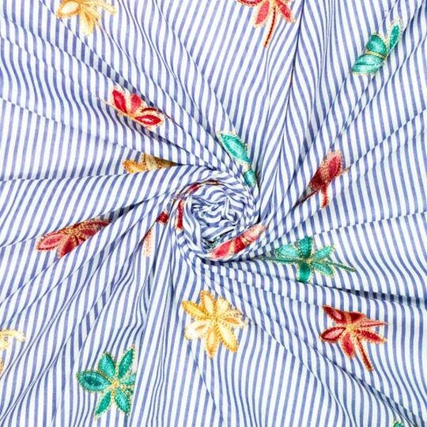 Baumwollpopeline blau/weiß gestreift mit Blumenstickerei