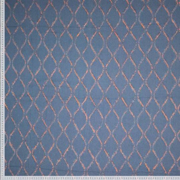 Jeansstoff blau mit cut outs in orange leicht ausgefranst.